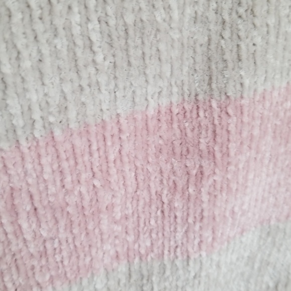 NWT Romeo + Juliet Couture Cropped Chenille Sweater - Picture 6 of 8